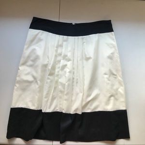 Banana Republic linen-blend pleated front skirt